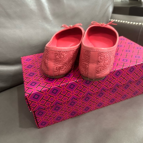 Tory Burch Chelsea Stitched Logo Ballerina Flats - Picture 4 of 5